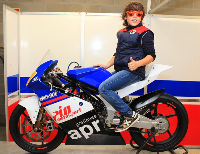 Андреа Перес на мотоцикле класса PreGP, подготовленного к сезону 2014 году в Кубке Испании