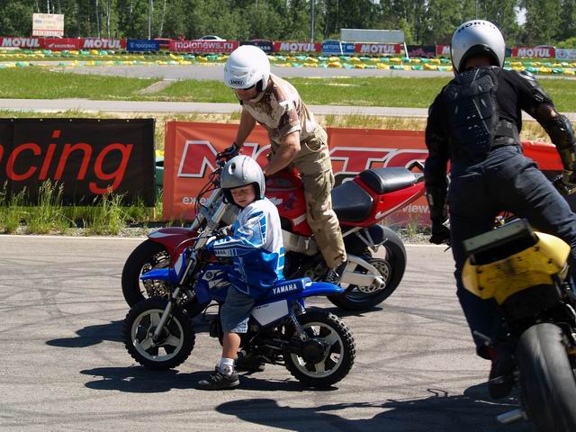 M1 RACING SHOW / Выступление стант-райдеров HORLIE Racing