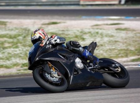 BMW S 1000 RR на гоночном треке