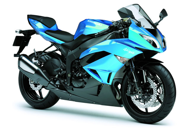 Также Kawasaki Ninja ZX6-R будет поставляться в небесно-голубом...