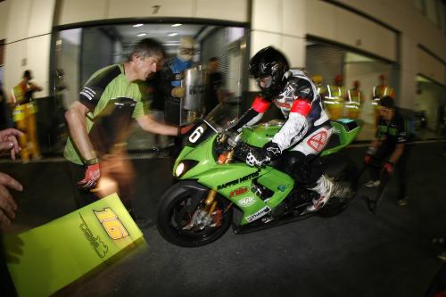 Пилот Kawasaki вернулся на пит-лейн