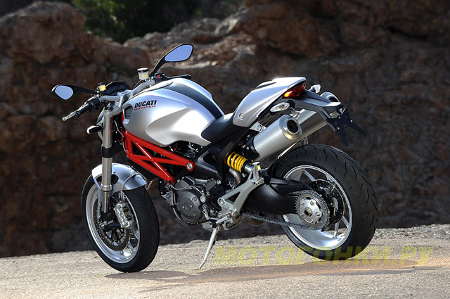 Красная клетка рамы - особый шик Ducati Monster 1100