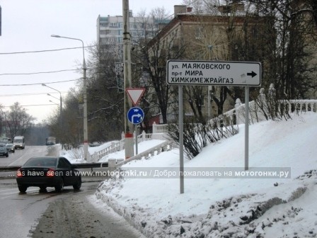 Поворот на право на ул. Маяковского при съезде с Ленинградского ш.
