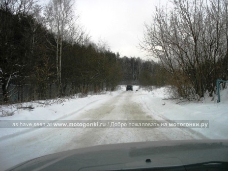 дорога вдоль забора завода Факел