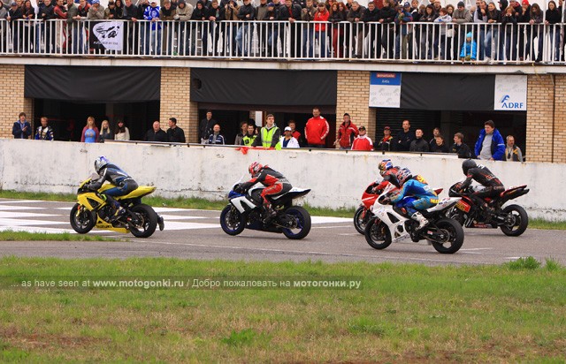 Старт гонки класс Superbike
