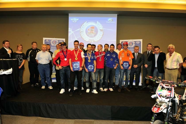 Официальная церемония награждения FIM Supermoto