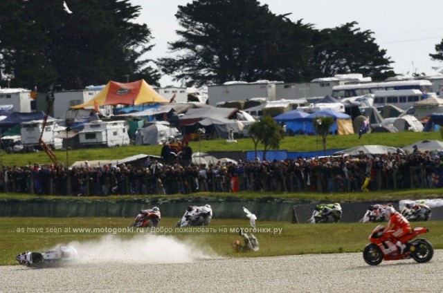 Хорхе Лоренцо выбивает Хейдена с трассы в Phillip Island и падает сам