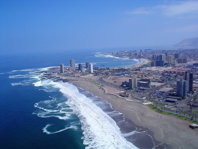 Икикё - крупный коммерческий порт на севере Чили, население порядка 220000 человек