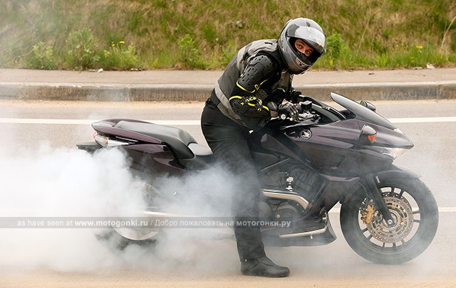 Honda DN-01 (2009) - разве скутеры так умеют?