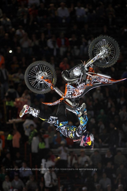Дополнительное изображение к новости RED BULL X-FIGHTERS 2010: Мехико