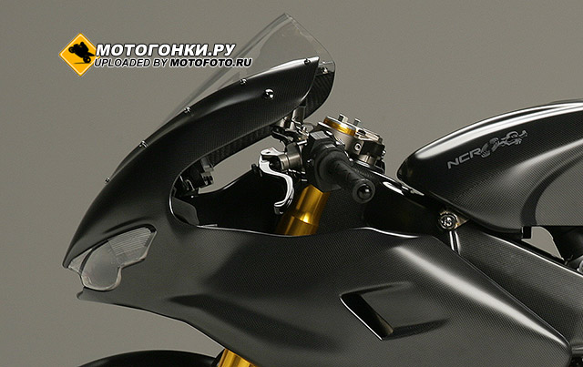 Стиль Desmo RR прослеживается во всем