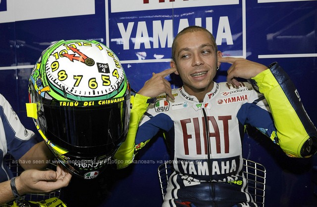MotoGP: Новый шлем Росси - Чезаро, о чем беспокоиться?