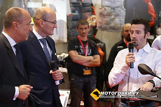 �������� ���������� Aprilia RSV 4 Factory APRC �� INTERMOT 2010