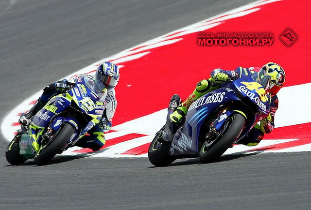 Rossi и Жибернау в Гран-При Каталонии 2004 года