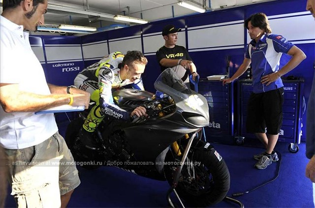 Росси на тестах в Брно - на супербайке Yamaha R1