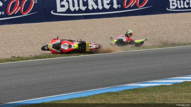 Падение Валентино Росси на квалификации Гран-При Испании