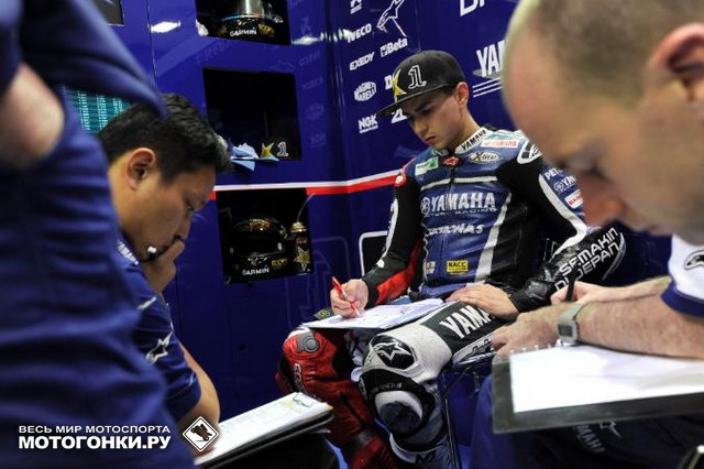 MotoGP: Хорхе Лоренцо работает с командой после испытаний в Катаре MotoGP: Хорхе Лоренцо работает с командой после испытаний в Катаре