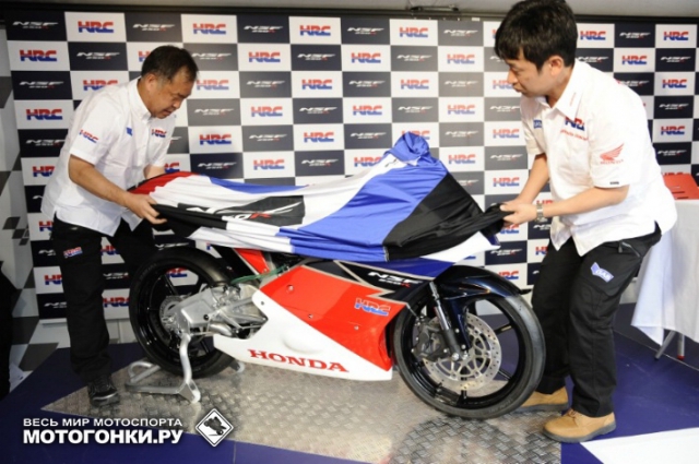 Honda NSF250R: Шуэ Накамото и Алекс Кривье Honda NSF250R: Шуэ Накамото и Алекс Кривье