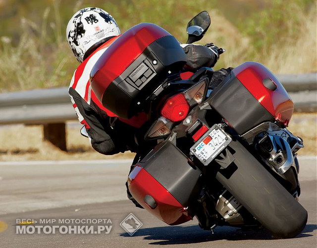 Honda VFR1200FD (2010) с оригинальными кофрами - компактно и достаточно надежно Honda VFR1200FD (2010) с оригинальными кофрами - компактно и достаточно надежно