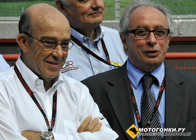 Кармело Эспелета, Dorna (слева) и Вито Ипполито, FIM (справа) Кармело Эспелета, Dorna (слева) и Вито Ипполито, FIM (справа)