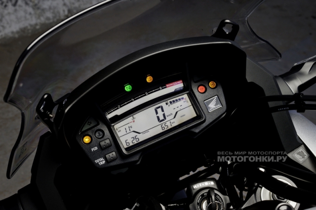 Тест-драйв Honda VFR1200X Crosstourer (2012) Тест-драйв Honda VFR1200X Crosstourer (2012)
