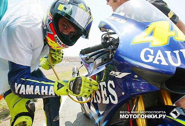 Che spetaccolo! Валентино Росси и Yamaha M1 Che spetaccolo! Валентино Росси и Yamaha M1