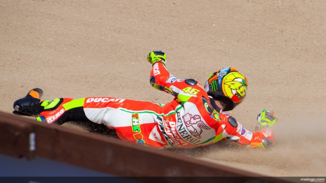 Падение Росси на FP2 в Лагуне Падение Росси на FP2 в Лагуне