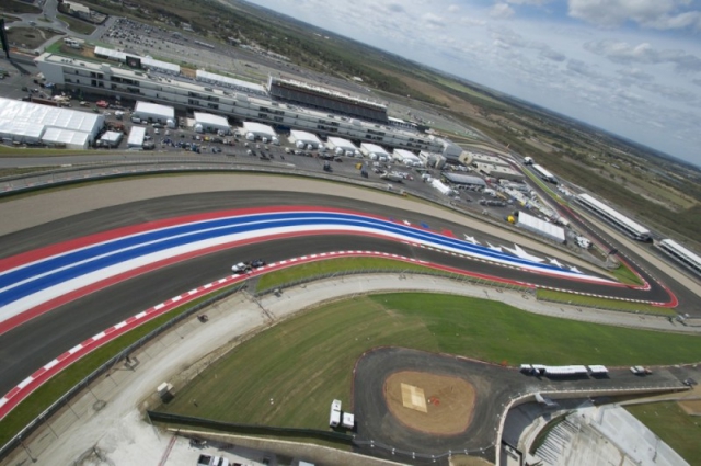 Circuit of the Americas - перед входом в T12 Circuit of the Americas - перед входом в T12