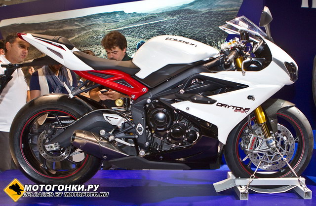 Triumph Daytona 675R (2013) Triumph Daytona 675R (2013)