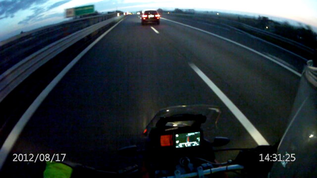 Тест Interphone Motioncam 01: сумерки, камера на шлеме, 1280x720 Тест Interphone Motioncam 01: сумерки, камера на шлеме, 1280x720