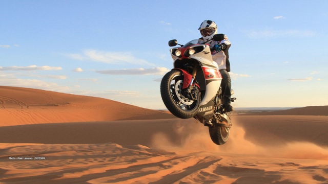 Стефан Петрансель - по пустыне на Yamaha R1 Стефан Петрансель - по пустыне на Yamaha R1