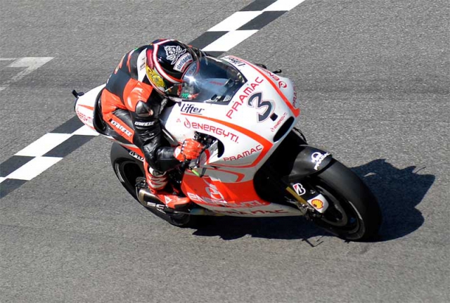 Макс Бьяджи пилотирует Ducati Desmosedici GP13 в Муджелло Макс Бьяджи пилотирует Ducati Desmosedici GP13 в Муджелло
