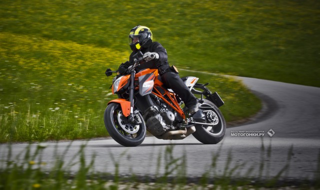 Рассекать по горным трассам на 80-100 км/ч - главное удовольствие с KTM 1290 Super Duke R Рассекать по горным трассам на 80-100 км/ч - главное удовольствие с KTM 1290 Super Duke R