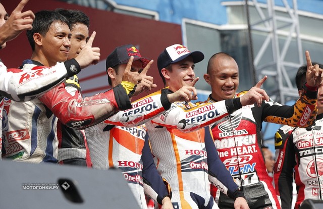 MotoGP - Дани Педроса и Марк Маркес посетили Sentul International в Индонезии по пути в Сепанг MotoGP - Дани Педроса и Марк Маркес посетили Sentul International в Индонезии по пути в Сепанг