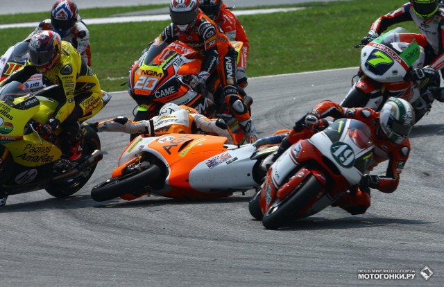 Moto2 - Grand Prix of Malaysia - Sepang: авария Джино Ри и ее последствия Moto2 - Grand Prix of Malaysia - Sepang: авария Джино Ри и ее последствия