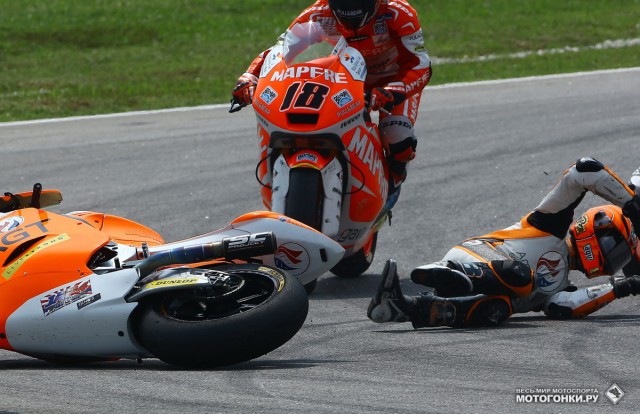 Moto2 - Grand Prix of Malaysia - Sepang: авария Джино Ри и ее последствия Moto2 - Grand Prix of Malaysia - Sepang: авария Джино Ри и ее последствия