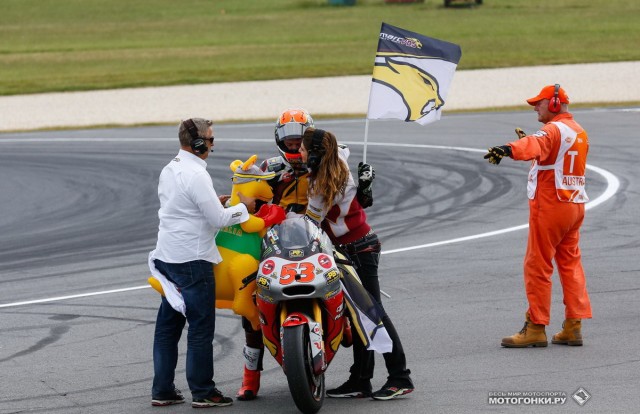 Moto2 - Grand Prix of Australia - Phillip Island: Тито Рабата встречали, как чемпиона, но его коронация откладывается на неделю Moto2 - Grand Prix of Australia - Phillip Island: Тито Рабата встречали, как чемпиона, но его коронация откладывается на неделю