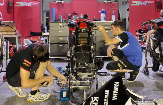 WSBK Qatar: DMC Panavto-Yamaha - мотоцикл Лукаса Махиаса появляется на свет буквально на глазах WSBK Qatar: DMC Panavto-Yamaha - мотоцикл Лукаса Махиаса появляется на свет буквально на глазах