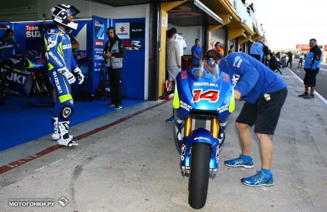 MotoGP - Grand Prix of Valencia, Ricardo Tormo: Suzuki Racing - Де Пюнье готовится к выходу на FP2 MotoGP - Grand Prix of Valencia, Ricardo Tormo: Suzuki Racing - Де Пюнье готовится к выходу на FP2
