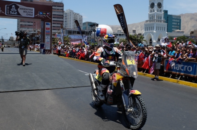 Марк Кома (KTM) достиг Икике одним из первых: центр города превращен в праздничный проспект Марк Кома (KTM) достиг Икике одним из первых: центр города превращен в праздничный проспект