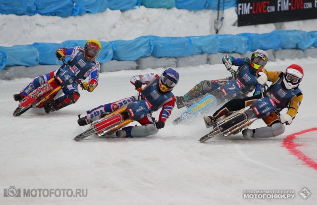 FIM Ice Speedway Gladiators 2015 RD1 Krasnogorsk: 2nd heat - Gunter Bauer & Daniil Ivanov crash sequence FIM Ice Speedway Gladiators 2015 RD1 Krasnogorsk: 2nd heat - Gunter Bauer & Daniil Ivanov crash sequence