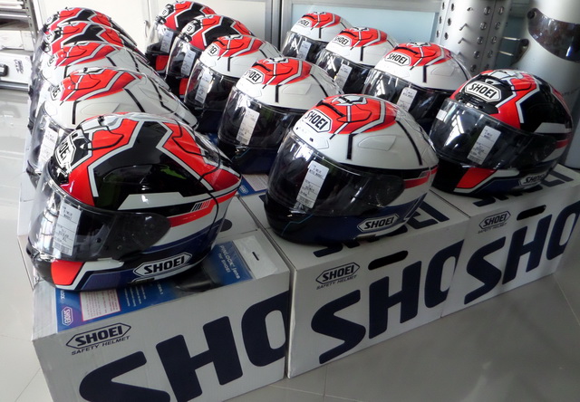 Шлемы SHOEI 2015 года поступили на склад title=