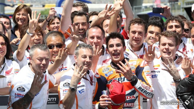 Гран-При Испании, MotoGP: Марк Маркес - 4 поул, 4 победа подряд, 100 очков из 100 возможных в 100-й гонке карьеры. Да он идеален! Гран-При Испании, MotoGP: Марк Маркес - 4 поул, 4 победа подряд, 100 очков из 100 возможных в 100-й гонке карьеры. Да он идеален!