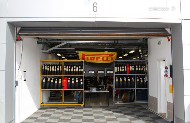 TrackRaceDays 2015: трек-дни на Moscow Raceway - теперь с официальным шинным сервисом Pirelli и полным набором покрышек 2015 года! В боксе №6 TrackRaceDays 2015: трек-дни на Moscow Raceway - теперь с официальным шинным сервисом Pirelli и полным набором покрышек 2015 года! В боксе №6