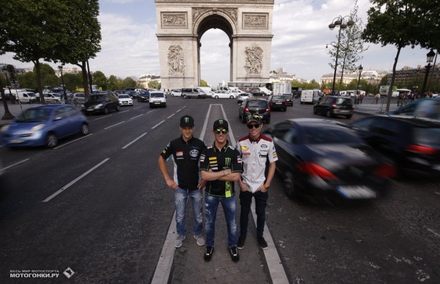 #FrenchGP, Париж: Aux Champs-Elysées... Au soleil, sous la pluie, à midi ou à minuit... Il y a tout ce que vous voulez aux Champs-Elysées #FrenchGP, Париж: Aux Champs-Elysées... Au soleil, sous la pluie, à midi ou à minuit... Il y a tout ce que vous voulez aux Champs-Elysées