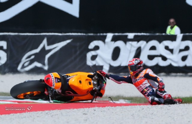 MotoGP ItalianGP - Гран-При Италии, Mugello - round 6 - Падение Марка Маркеса (Repsol Honda) за 6 кругов до финиша MotoGP ItalianGP - Гран-При Италии, Mugello - round 6 - Падение Марка Маркеса (Repsol Honda) за 6 кругов до финиша