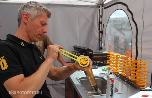 Ohlins MX Test Days Moscow 2015: ведущий специалист Московской Лаборатории Ohlins Андрей Иванов - сборка пера завершена Ohlins MX Test Days Moscow 2015: ведущий специалист Московской Лаборатории Ohlins Андрей Иванов - сборка пера завершена