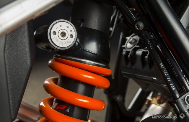 Тест-драйв KTM 1050 Adventure (2015): задний амортизатор WP имеет только одну настройку - преднатяг пружины Тест-драйв KTM 1050 Adventure (2015): задний амортизатор WP имеет только одну настройку - преднатяг пружины