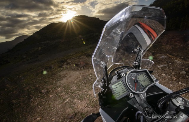 Тест-драйв KTM 1050 Adventure (2015) Тест-драйв KTM 1050 Adventure (2015)