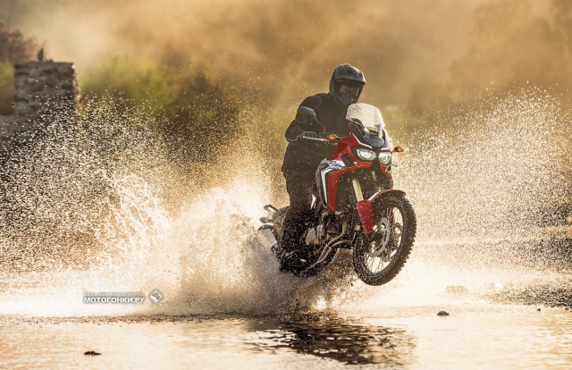 Honda CRF1000L Africa Twin появится в продаже в России весной title=